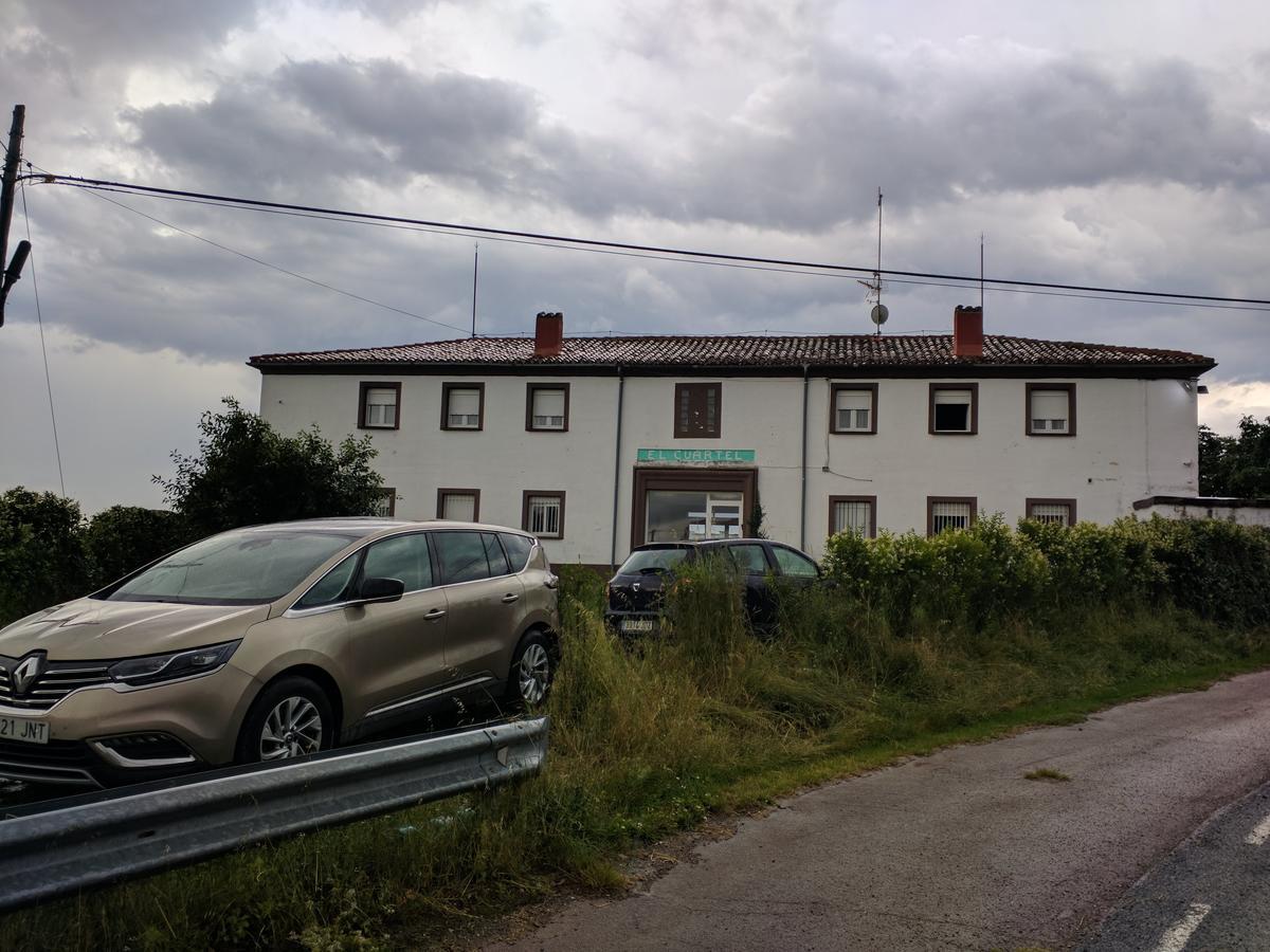 Residencial El Cuartel Hostel Granon Екстериор снимка