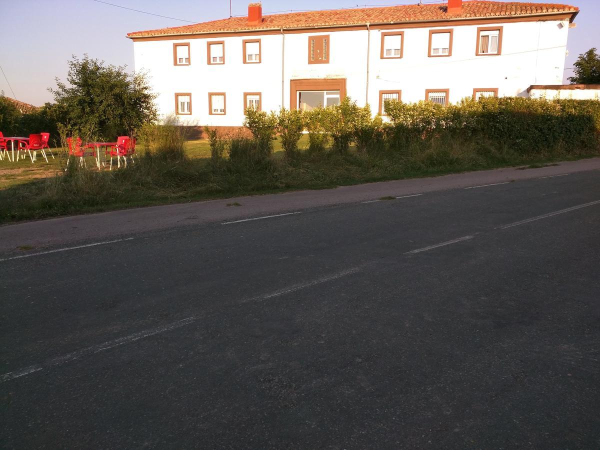Residencial El Cuartel Hostel Granon Екстериор снимка