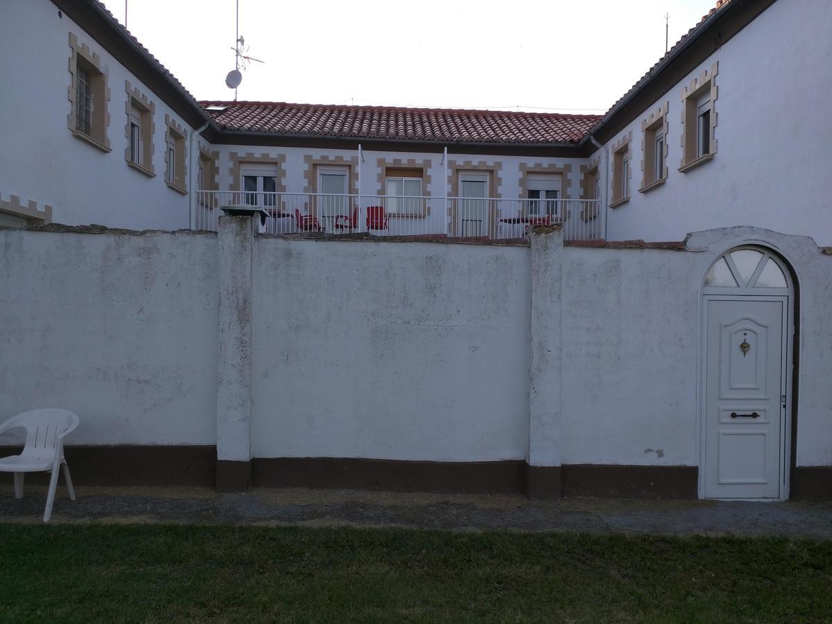 Residencial El Cuartel Hostel Granon Екстериор снимка